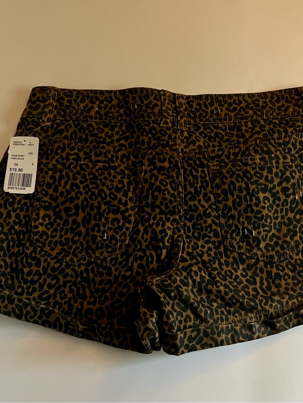 NWT Forever21 - Cheetah Print Cuffed Shorts - Women’s Size 29